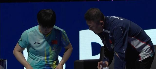 孙颖莎澳门世界杯女单14决赛逆转晋级，决胜局关